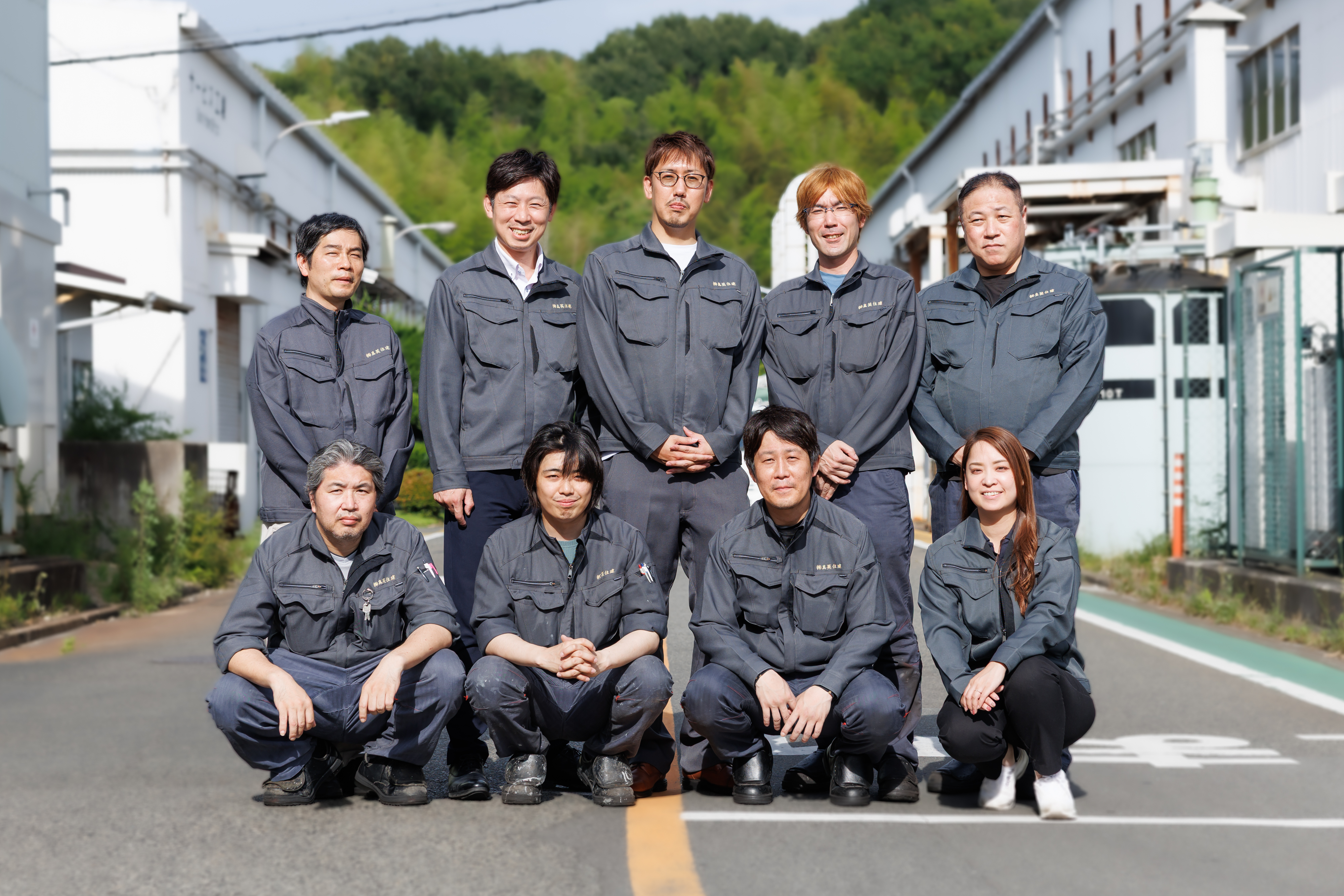 会議するスタッフ